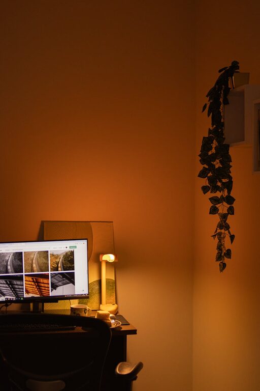 Jak zorganizować efektywny domowy kącik do pracy lub nauki? Rejestracja Wkrótce Się Kończy